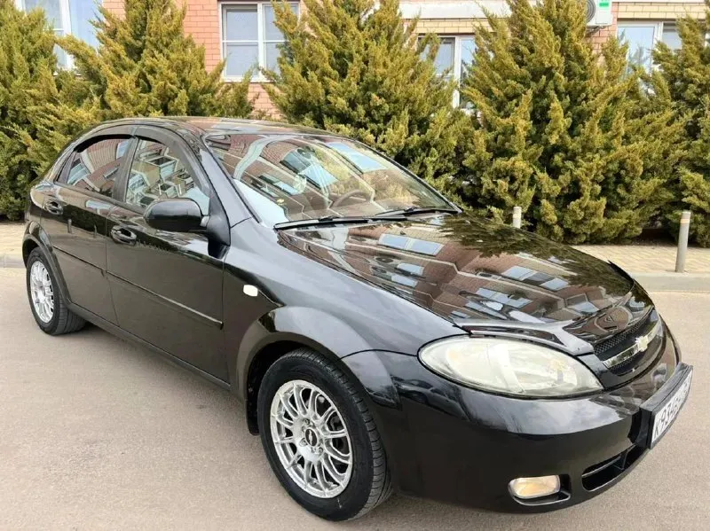 Продам chevrolet lacetti автомобиль в отличном состоянии! Авто вложений не требует. 2007 год выпуска. В дтп не участвовал. Пробег 179.000км. В техническом плане всё обслужено, ходовая не гремит, не стучит, что нужно было сделано, двигатель шепчет, не троит и не дымит и масло не расходует, коробка включается отлично, не хрустит, не выбивает. По салону тоже всё хорошо чистый и опрятный, не прокурен, по салону всё работает до каждой кнопочки и лампочки, кузов без гнили и рыжиков, выглядит также как на фото, днище, пороги, стаканы в отличном состоянии. Комплектация кондиционер рабочий. Гур. Эл зеркала. 4 стеклоподъемника. Литые диски р15. Подушки безопасности, abs. Esp. Противотуманки. Сенсорная магнитола планшет на android с bluetooth. Отличный комфортный авто. Езжу каждый день, готова к дальнейшей эксплуатации на любое расстояние. Всё менялось вовремя как положено. Т. О. Пройдено 2.тыс. Км назад. Торг естественно есть но обоснован и возле капота. Всем добра!!! Цена 540,000
📞 Звоните: +7(949)6415532 - фотография - 3