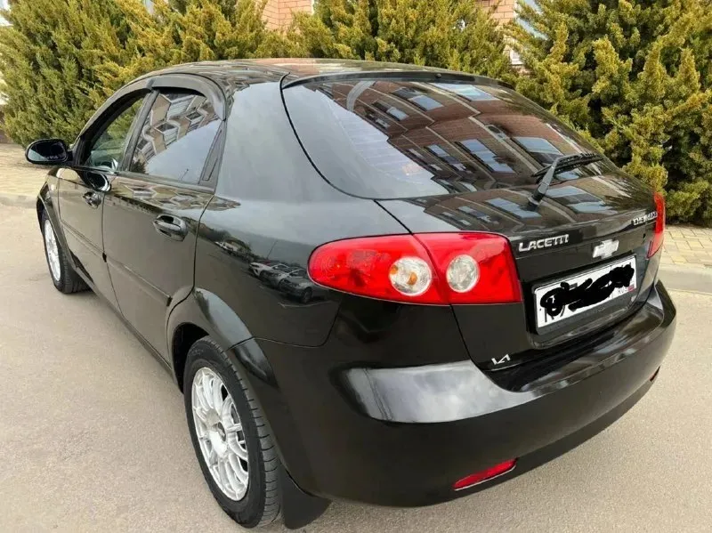Продам chevrolet lacetti автомобиль в отличном состоянии! Авто вложений не требует. 2007 год выпуска. В дтп не участвовал. Пробег 179.000км. В техническом плане всё обслужено, ходовая не гремит, не стучит, что нужно было сделано, двигатель шепчет, не троит и не дымит и масло не расходует, коробка включается отлично, не хрустит, не выбивает. По салону тоже всё хорошо чистый и опрятный, не прокурен, по салону всё работает до каждой кнопочки и лампочки, кузов без гнили и рыжиков, выглядит также как на фото, днище, пороги, стаканы в отличном состоянии. Комплектация кондиционер рабочий. Гур. Эл зеркала. 4 стеклоподъемника. Литые диски р15. Подушки безопасности, abs. Esp. Противотуманки. Сенсорная магнитола планшет на android с bluetooth. Отличный комфортный авто. Езжу каждый день, готова к дальнейшей эксплуатации на любое расстояние. Всё менялось вовремя как положено. Т. О. Пройдено 2.тыс. Км назад. Торг естественно есть но обоснован и возле капота. Всем добра!!! Цена 540,000
📞 Звоните: +7(949)6415532 - фотография - 4
