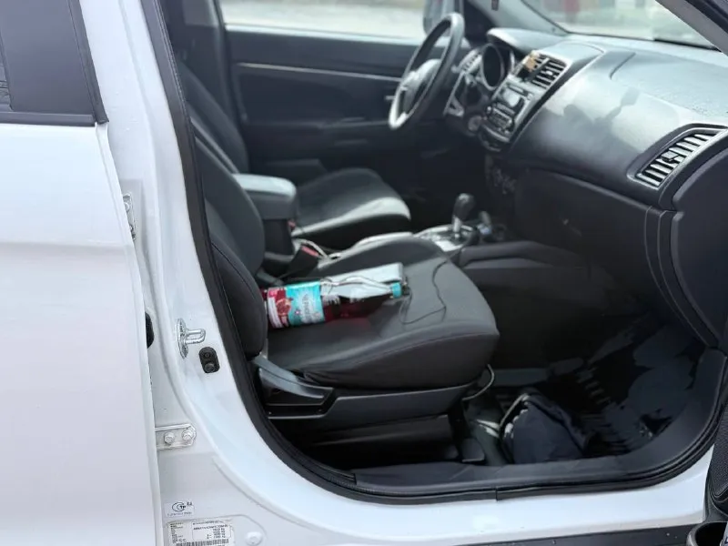 Mitsubishi асх 2014 г 1.8 акпп рестайлинг, в красивом белом перлломутровом цвете, родной окрас, птс оригинал 2 хозяина. акпп и двс без нареканий. любое оформление. диагностическая карта есть 980.000руб донецк. цена актуальна до конца месяца +79498943089 - фотография - 5