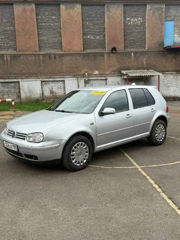 Продам volkswagen golf 4, двигатель бензиновый 1.6, коробка механика. пробег 242.000 км. автомобиль пригнан из германии в 2021 году, птс оригинал, один владелец, без дтп. документы в порядке, переоформление без проблем. авто в хорошем состоянии, полностью исправен. никаких вложений не требует, кондиционер холодит, печка греет, все кнопки работают, подвеска недавно перебиралась. двигатель сухой, без течей, мкпп работает четко, без хрустов и люфтов. кузов без коррозии, красить/варить ничего не нужно. есть музыка, гур, 4 электростеклоподьемника, электрорегулировка зеркал. очень приятный и комфортный авто на каждый день. цена 445.000, осмотр в макеевке. телефон для связи: +7 (949) 068-43-63 📞 звоните: +7(949)0684363 - фотография - 2