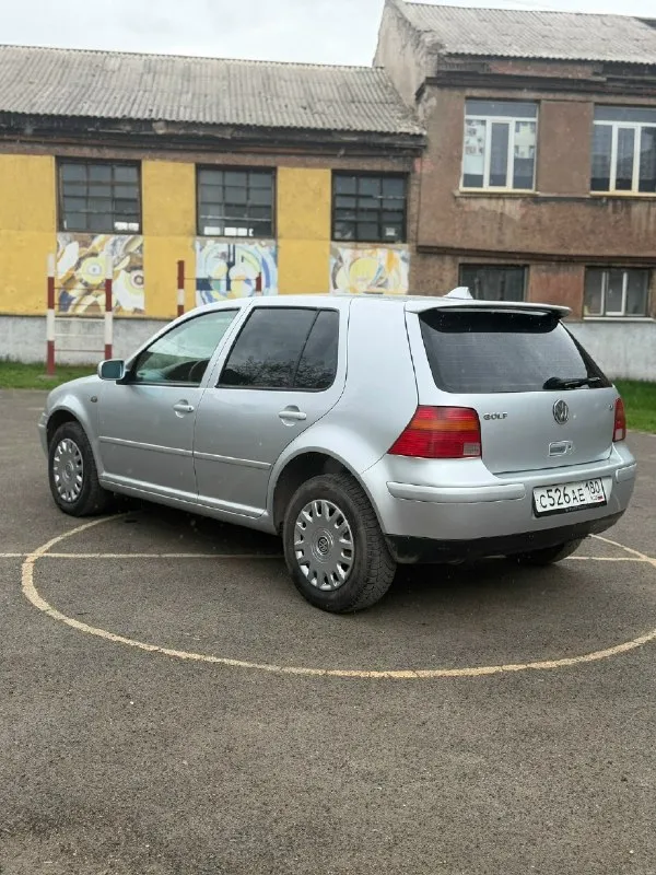 Продам volkswagen golf 4, двигатель бензиновый 1.6, коробка механика. пробег 242.000 км. автомобиль пригнан из германии в 2021 году, птс оригинал, один владелец, без дтп. документы в порядке, переоформление без проблем. авто в хорошем состоянии, полностью исправен. никаких вложений не требует, кондиционер холодит, печка греет, все кнопки работают, подвеска недавно перебиралась. двигатель сухой, без течей, мкпп работает четко, без хрустов и люфтов. кузов без коррозии, красить/варить ничего не нужно. есть музыка, гур, 4 электростеклоподьемника, электрорегулировка зеркал. очень приятный и комфортный авто на каждый день. цена 445.000, осмотр в макеевке. телефон для связи: +7 (949) 068-43-63 📞 звоните: +7(949)0684363 - фотография - 3
