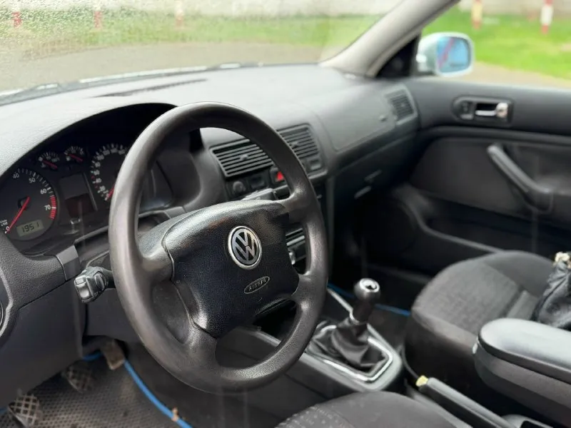 Продам volkswagen golf 4, двигатель бензиновый 1.6, коробка механика. пробег 242.000 км. автомобиль пригнан из германии в 2021 году, птс оригинал, один владелец, без дтп. документы в порядке, переоформление без проблем. авто в хорошем состоянии, полностью исправен. никаких вложений не требует, кондиционер холодит, печка греет, все кнопки работают, подвеска недавно перебиралась. двигатель сухой, без течей, мкпп работает четко, без хрустов и люфтов. кузов без коррозии, красить/варить ничего не нужно. есть музыка, гур, 4 электростеклоподьемника, электрорегулировка зеркал. очень приятный и комфортный авто на каждый день. цена 445.000, осмотр в макеевке. телефон для связи: +7 (949) 068-43-63 📞 звоните: +7(949)0684363 - фотография - 5