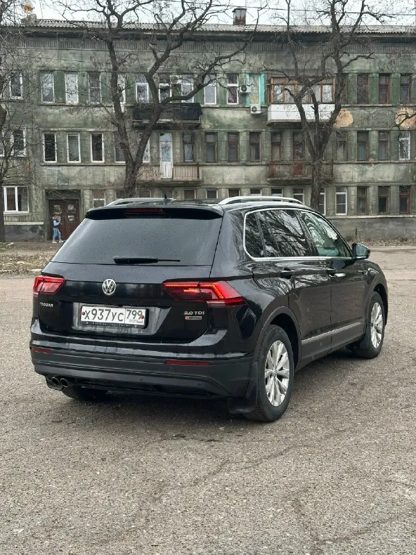 Продаётся volkswagen tiguan, 2017 год. 2.0 дизель, полный привод. автомобиль полностью обслужен и не требует вложений. замена масла и фильтров произведена всего 200 км назад. большое то выполнено 5 000 км назад: обслужена подвеска, тормоза, заменён ремень грм. экология отшита. комплектация: — камера заднего вида — подогрев всех сидений — подогрев руля, лобового стекла и зеркал — трёхзонный климат-контроль — адаптивные фары — сенсорная мультимедиа — apple carplay / android auto дополнительно: — два комплекта колёс с хорошей резиной автомобиль в отличном техническом и визуальном состоянии. готов к любым проверкам. цена - 1.950.000₽ - торг возможна продажа в кредит 📞 звоните / пишите — отвечу на все вопросы. +7 949 450 1721 📞 звоните: +7(949)4501721 - фотография - 2