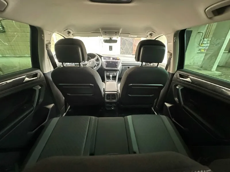 Продаётся volkswagen tiguan, 2017 год. 2.0 дизель, полный привод. автомобиль полностью обслужен и не требует вложений. замена масла и фильтров произведена всего 200 км назад. большое то выполнено 5 000 км назад: обслужена подвеска, тормоза, заменён ремень грм. экология отшита. комплектация: — камера заднего вида — подогрев всех сидений — подогрев руля, лобового стекла и зеркал — трёхзонный климат-контроль — адаптивные фары — сенсорная мультимедиа — apple carplay / android auto дополнительно: — два комплекта колёс с хорошей резиной автомобиль в отличном техническом и визуальном состоянии. готов к любым проверкам. цена - 1.950.000₽ - торг возможна продажа в кредит 📞 звоните / пишите — отвечу на все вопросы. +7 949 450 1721 📞 звоните: +7(949)4501721 - фотография - 6