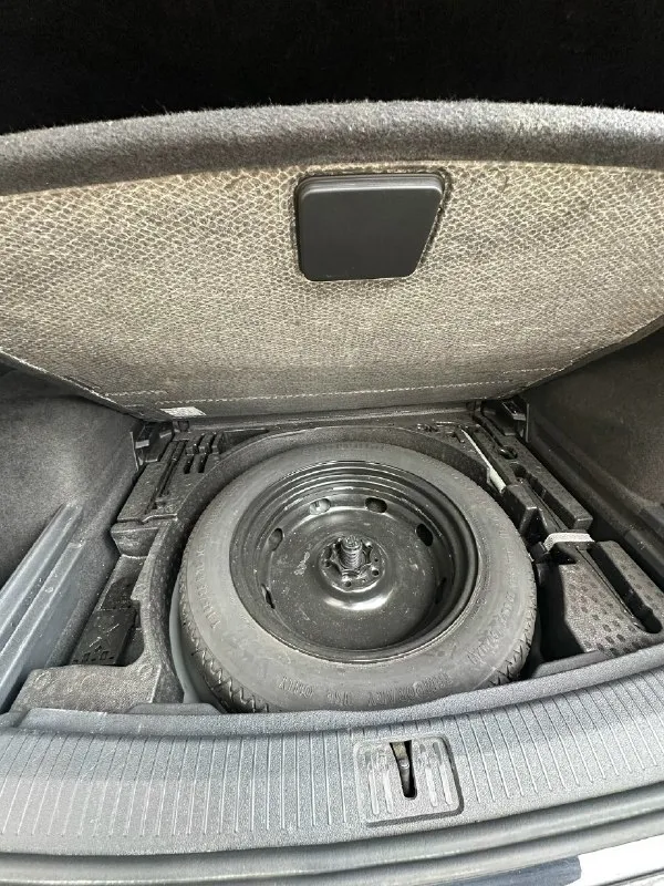 Продаётся volkswagen tiguan, 2017 год. 2.0 дизель, полный привод. автомобиль полностью обслужен и не требует вложений. замена масла и фильтров произведена всего 200 км назад. большое то выполнено 5 000 км назад: обслужена подвеска, тормоза, заменён ремень грм. экология отшита. комплектация: — камера заднего вида — подогрев всех сидений — подогрев руля, лобового стекла и зеркал — трёхзонный климат-контроль — адаптивные фары — сенсорная мультимедиа — apple carplay / android auto дополнительно: — два комплекта колёс с хорошей резиной автомобиль в отличном техническом и визуальном состоянии. готов к любым проверкам. цена - 1.950.000₽ - торг возможна продажа в кредит 📞 звоните / пишите — отвечу на все вопросы. +7 949 450 1721 📞 звоните: +7(949)4501721 - фотография - 7
