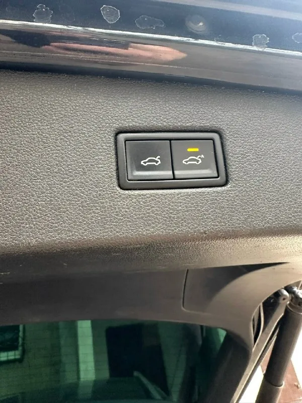 Продаётся volkswagen tiguan, 2017 год. 2.0 дизель, полный привод. автомобиль полностью обслужен и не требует вложений. замена масла и фильтров произведена всего 200 км назад. большое то выполнено 5 000 км назад: обслужена подвеска, тормоза, заменён ремень грм. экология отшита. комплектация: — камера заднего вида — подогрев всех сидений — подогрев руля, лобового стекла и зеркал — трёхзонный климат-контроль — адаптивные фары — сенсорная мультимедиа — apple carplay / android auto дополнительно: — два комплекта колёс с хорошей резиной автомобиль в отличном техническом и визуальном состоянии. готов к любым проверкам. цена - 1.950.000₽ - торг возможна продажа в кредит 📞 звоните / пишите — отвечу на все вопросы. +7 949 450 1721 📞 звоните: +7(949)4501721 - фотография - 8