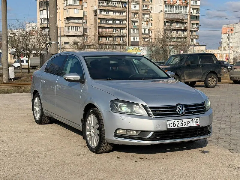 Продаётся volkswagen passat b7 2011 года выпуска, седан. двигатель 1.8 бензин, автоматическая коробка передач — работает плавно, без рывков. автомобиль в хорошем техническом состоянии, полностью на ходу, автомобиль полностью обслужен от а до я коробка обслужены полностью. дтп не было, кузов ровный, салон чистый, ухоженный. машина комфортная, вместительная, отлично подходит для повседневной езды и дальних поездок. комплектация: • климат-контроль • электростеклоподъёмники • подогрев сидений • мультимедиа • abs, esp • подушки безопасности документы в порядке, я хозяин. осмотр в г. мариуполь. +79498364847 леонид цена 1.1🍋 реальному покупателю — торг у капота, рассмотрю обмен предлагайте. 📲 tg: @pandylko 📞 звоните: +7(949)8364847 - фотография - 6