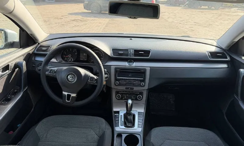 Продаётся volkswagen passat b7 2011 года выпуска, седан. двигатель 1.8 бензин, автоматическая коробка передач — работает плавно, без рывков. автомобиль в хорошем техническом состоянии, полностью на ходу, автомобиль полностью обслужен от а до я коробка обслужены полностью. дтп не было, кузов ровный, салон чистый, ухоженный. машина комфортная, вместительная, отлично подходит для повседневной езды и дальних поездок. комплектация: • климат-контроль • электростеклоподъёмники • подогрев сидений • мультимедиа • abs, esp • подушки безопасности документы в порядке, я хозяин. осмотр в г. мариуполь. +79498364847 леонид цена 1.1🍋 реальному покупателю — торг у капота, рассмотрю обмен предлагайте. 📲 tg: @pandylko 📞 звоните: +7(949)8364847 - фотография - 7