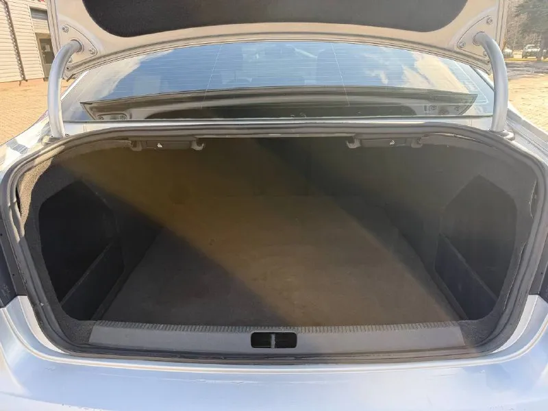 Продаётся volkswagen passat b7 2011 года выпуска, седан. двигатель 1.8 бензин, автоматическая коробка передач — работает плавно, без рывков. автомобиль в хорошем техническом состоянии, полностью на ходу, автомобиль полностью обслужен от а до я мотор коробка обслужены полностью. дтп не было, кузов ровный, салон чистый, ухоженный. машина комфортная, вместительная, отлично подходит для повседневной езды и дальних поездок. комплектация: • климат-контроль • электростеклоподъёмники • подогрев сидений • мультимедиа • abs, esp • подушки безопасности документы в порядке, я хозяин. осмотр в г. мариуполь. +79498364847 леонид цена 1.1🍋 реальному покупателю — торг у капота, рассмотрю обмен предлагайте. - фотография - 9