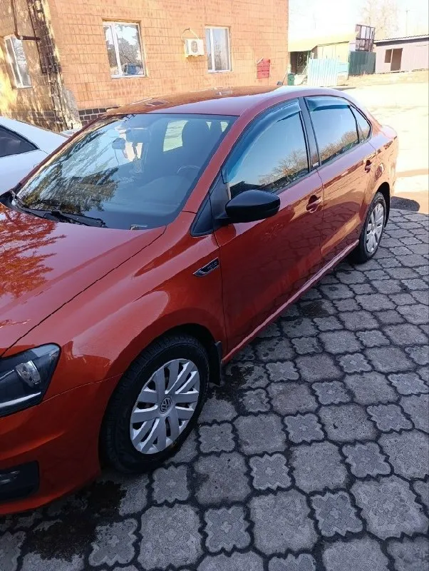 Автор: продам автомобиль volkswagen polo 2017 года, в кузове оранжевого цвета, двигатель 1.6 коробка автомат, пробег 155 тыс. км, в такси не была, во владении больше года, автомобиль территориально в г. донецк цена 1150000, торг у капота, более подробная информация по н. т. +79497982399.. !!!наш телеграм канал [ бесплатное размещение за репост!!! правила сообщества [ мы в мах [ [ 📞 звоните: +7(949)7982399 - фотография - 1