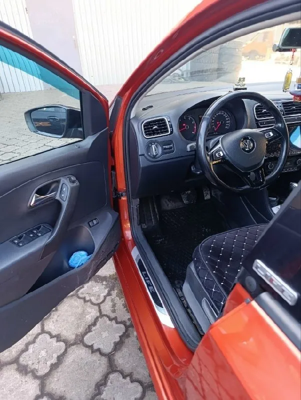 Автор: продам автомобиль volkswagen polo 2017 года, в кузове оранжевого цвета, двигатель 1.6 коробка автомат, пробег 155 тыс. км, в такси не была, во владении больше года, автомобиль территориально в г. донецк цена 1150000, торг у капота, более подробная информация по н. т. +79497982399.. !!!наш телеграм канал [ бесплатное размещение за репост!!! правила сообщества [ мы в мах [ [ 📞 звоните: +7(949)7982399 - фотография - 3
