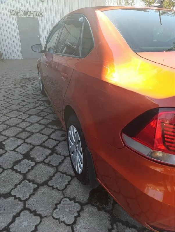 Автор: продам автомобиль volkswagen polo 2017 года, в кузове оранжевого цвета, двигатель 1.6 коробка автомат, пробег 155 тыс. км, в такси не была, во владении больше года, автомобиль территориально в г. донецк цена 1150000, торг у капота, более подробная информация по н. т. +79497982399.. !!!наш телеграм канал [ бесплатное размещение за репост!!! правила сообщества [ мы в мах [ [ 📞 звоните: +7(949)7982399 - фотография - 4