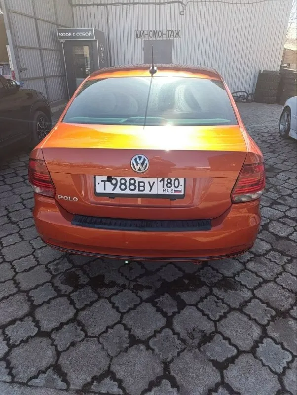 Автор: продам автомобиль volkswagen polo 2017 года, в кузове оранжевого цвета, двигатель 1.6 коробка автомат, пробег 155 тыс. км, в такси не была, во владении больше года, автомобиль территориально в г. донецк цена 1150000, торг у капота, более подробная информация по н. т. +79497982399.. !!!наш телеграм канал [ бесплатное размещение за репост!!! правила сообщества [ мы в мах [ [ 📞 звоните: +7(949)7982399 - фотография - 5