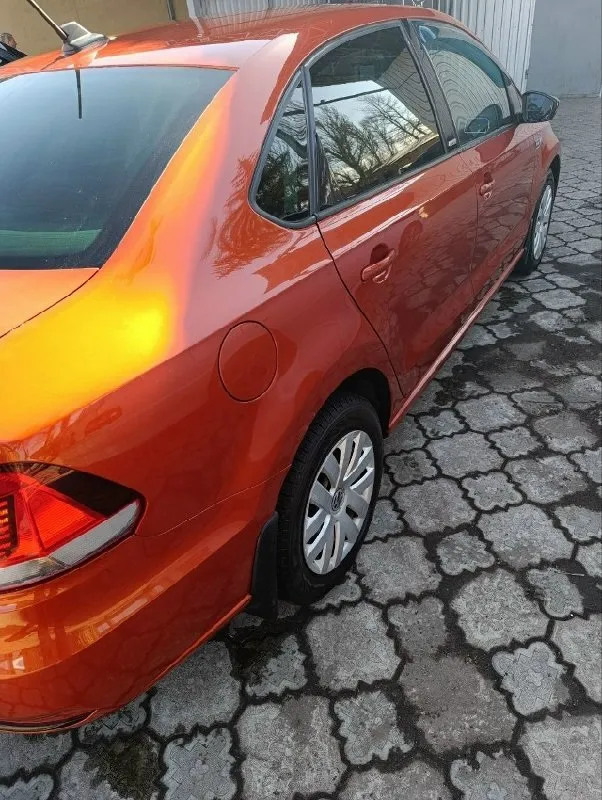 Автор: продам автомобиль volkswagen polo 2017 года, в кузове оранжевого цвета, двигатель 1.6 коробка автомат, пробег 155 тыс. км, в такси не была, во владении больше года, автомобиль территориально в г. донецк цена 1150000, торг у капота, более подробная информация по н. т. +79497982399.. !!!наш телеграм канал [ бесплатное размещение за репост!!! правила сообщества [ мы в мах [ [ 📞 звоните: +7(949)7982399 - фотография - 6