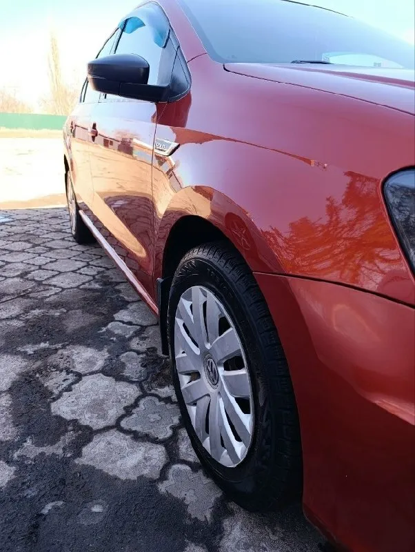 Автор: продам автомобиль volkswagen polo 2017 года, в кузове оранжевого цвета, двигатель 1.6 коробка автомат, пробег 155 тыс. км, в такси не была, во владении больше года, автомобиль территориально в г. донецк цена 1150000, торг у капота, более подробная информация по н. т. +79497982399.. !!!наш телеграм канал [ бесплатное размещение за репост!!! правила сообщества [ мы в мах [ [ 📞 звоните: +7(949)7982399 - фотография - 7