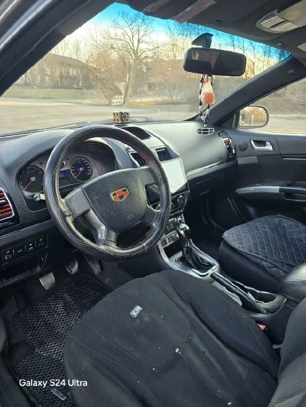 🚗 geely emgrand 2012 — надежный и экономичный автомобиль продаю geely emgrand 2012 года выпуска. цвет: серебристо-серый основные характеристики: год выпуска: 2012 двигатель: 1.8 новый есть коробка газ/бензин коробка: механика привод: передний пробег: 199000 состояние: машина в хорошем состоянии двигатель и коробка работают без нареканий ходовая обслужена салон чистый, не прокуренный дополнительно: кондиционер электростеклоподъемники музыка есть но нужно выводить провода центральный замок 💰 цена: 400.000 📍 осмотр: енакиево 📞 телефон: +79490404701 телеграмм +79494854748 торг у капота 📞 звоните: +7(949)0404701 - фотография - 4