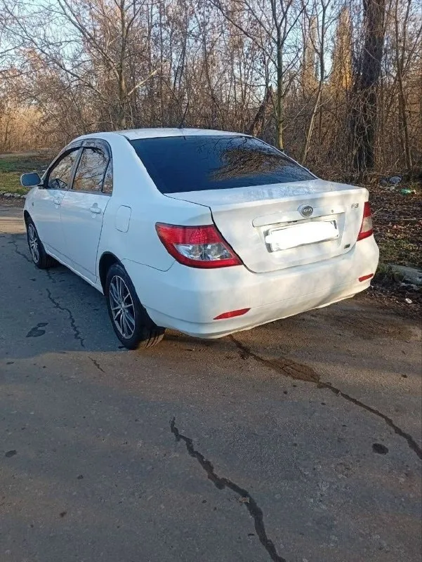 Автор: продам byd f3 2011 года выпуска двигатель 1.5 107 л/с двигатель цепной, аля китайская хонда😁 пробег: 307700 тыс. км. коробка механическая 5 ступка. комплектация: кондиционер, 4 электростеклоподъемника, электрозеркала, установлено гбо(вписано в техпаспорт) на машине имеются подкрасы, годики берут своё. из минусов порог один нужно под замену( пороги меняются, отдам в подарок). по остальным вопросам по номеру телефона. я второй хозяин, по рф учету 1й машина на ходу чуть ли не каждый день. находится автомобиль в городе макеевка(советский район) цена: 320 тыс. руб. присутствует торг +79493745290.. !!!наш телеграм канал [ бесплатное размещение за репост!!! правила сообщества [ мы в мах [ [ 📞 звоните: +7(949)3745290 - фотография - 1