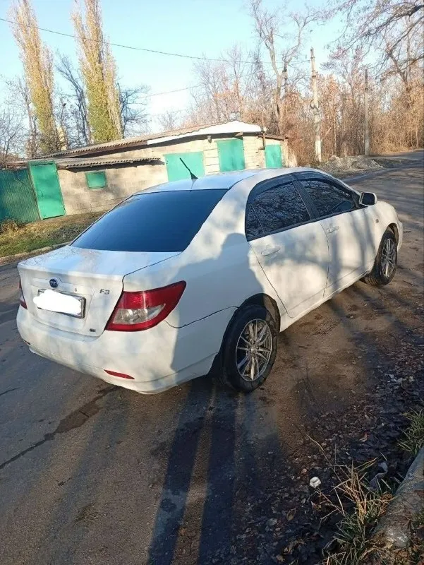 Автор: продам byd f3 2011 года выпуска двигатель 1.5 107 л/с двигатель цепной, аля китайская хонда😁 пробег: 307700 тыс. км. коробка механическая 5 ступка. комплектация: кондиционер, 4 электростеклоподъемника, электрозеркала, установлено гбо(вписано в техпаспорт) на машине имеются подкрасы, годики берут своё. из минусов порог один нужно под замену( пороги меняются, отдам в подарок). по остальным вопросам по номеру телефона. я второй хозяин, по рф учету 1й машина на ходу чуть ли не каждый день. находится автомобиль в городе макеевка(советский район) цена: 320 тыс. руб. присутствует торг +79493745290.. !!!наш телеграм канал [ бесплатное размещение за репост!!! правила сообщества [ мы в мах [ [ 📞 звоните: +7(949)3745290 - фотография - 3