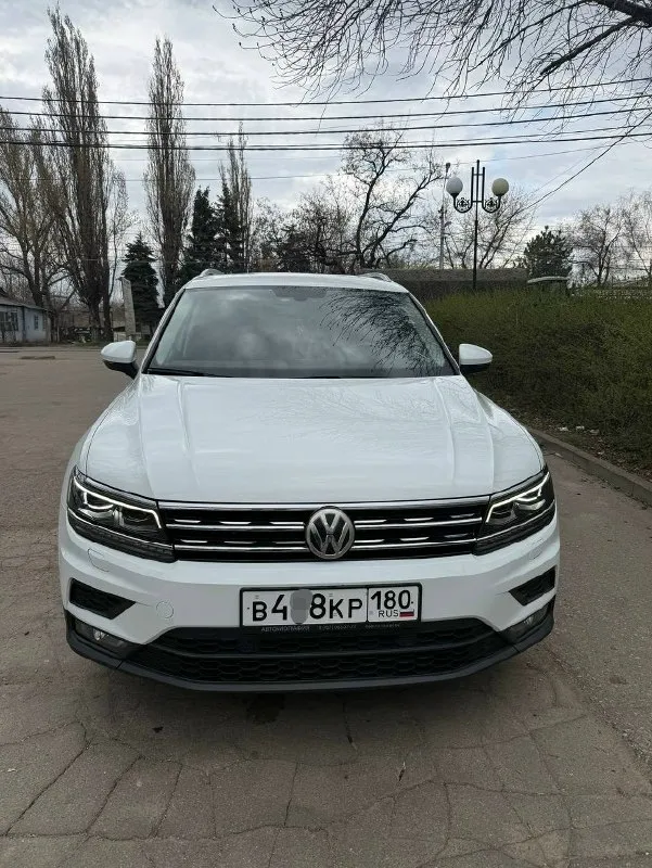 Volkswagen tiguan ll 2018г полный привод мотор 2.0 turbo + 7dsg dq-500 (самая надежная) мощность: 180л. с пробег: 65000 км. официальный дилерский автомобиль, не грузия. кузов в отличном состоянии! без дефектов. ухоженный салон. автомобиль полностью обслужен! мотор и коробка работают идеально. была сделана замена масла в коробке и двигателе. в комплектации: старт/стоп бесключевой доступ цифровая приборка с навигацией и ассистентами адаптивный круиз с удержанием дистанции в пробках камера заднего вида с омывателем омыватель фар электропривод багажника адаптивные фары mid led (full led поворотные+подсветка поворотов), full led задние фонари авто дальний свет парктроники в круг 360 климат 3 зонный подогрев сидений подогрев руля подогрев лобового и заднего стекла зеркала с памятью, подогревом подсветка ambient light всего салона датчики давления шин дистроник экстренное торможение контроль дистанции спереди и сзади максимальная мультимедия с навигацией, carplay и android дат 📞 звоните: +7(949)4120595 - фотография - 2