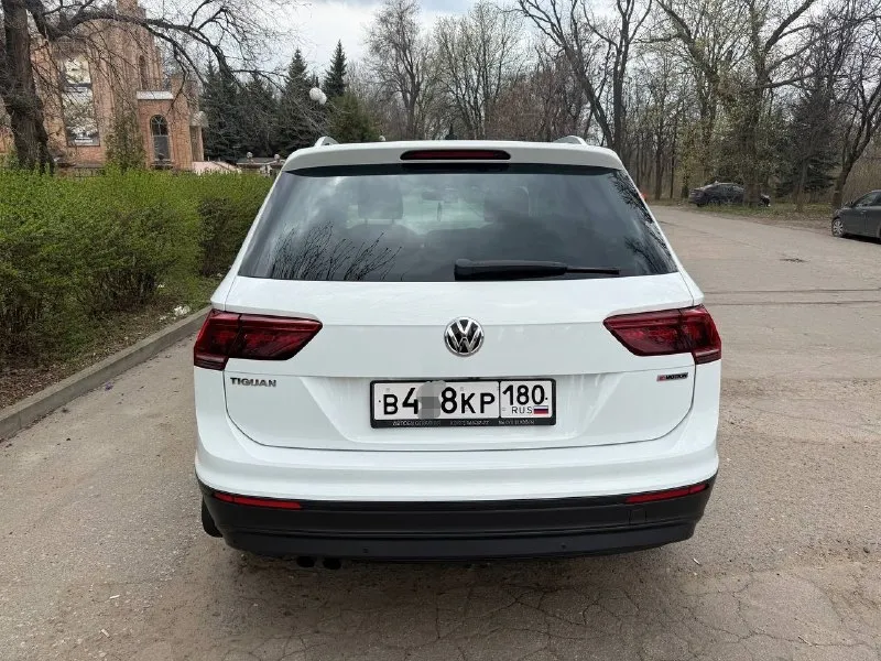 Volkswagen tiguan ll 2018г полный привод мотор 2.0 turbo + 7dsg dq-500 (самая надежная) мощность: 180л. с пробег: 65000 км. официальный дилерский автомобиль, не грузия. кузов в отличном состоянии! без дефектов. ухоженный салон. автомобиль полностью обслужен! мотор и коробка работают идеально. была сделана замена масла в коробке и двигателе. в комплектации: старт/стоп бесключевой доступ цифровая приборка с навигацией и ассистентами адаптивный круиз с удержанием дистанции в пробках камера заднего вида с омывателем омыватель фар электропривод багажника адаптивные фары mid led (full led поворотные+подсветка поворотов), full led задние фонари авто дальний свет парктроники в круг 360 климат 3 зонный подогрев сидений подогрев руля подогрев лобового и заднего стекла зеркала с памятью, подогревом подсветка ambient light всего салона датчики давления шин дистроник экстренное торможение контроль дистанции спереди и сзади максимальная мультимедия с навигацией, carplay и android дат 📞 звоните: +7(949)4120595 - фотография - 3