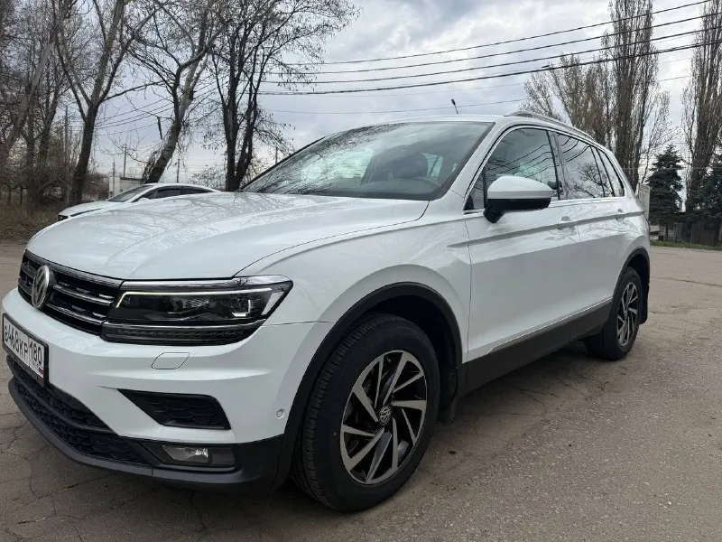 Volkswagen tiguan ll 2018г полный привод мотор 2.0 turbo + 7dsg dq-500 (самая надежная) мощность: 180л. с пробег: 65000 км. официальный дилерский автомобиль, не грузия. кузов в отличном состоянии! без дефектов. ухоженный салон. автомобиль полностью обслужен! мотор и коробка работают идеально. была сделана замена масла в коробке и двигателе. в комплектации: старт/стоп бесключевой доступ цифровая приборка с навигацией и ассистентами адаптивный круиз с удержанием дистанции в пробках камера заднего вида с омывателем омыватель фар электропривод багажника адаптивные фары mid led (full led поворотные+подсветка поворотов), full led задние фонари авто дальний свет парктроники в круг 360 климат 3 зонный подогрев сидений подогрев руля подогрев лобового и заднего стекла зеркала с памятью, подогревом подсветка ambient light всего салона датчики давления шин дистроник экстренное торможение контроль дистанции спереди и сзади максимальная мультимедия с навигацией, carplay и android дат 📞 звоните: +7(949)4120595 - фотография - 4
