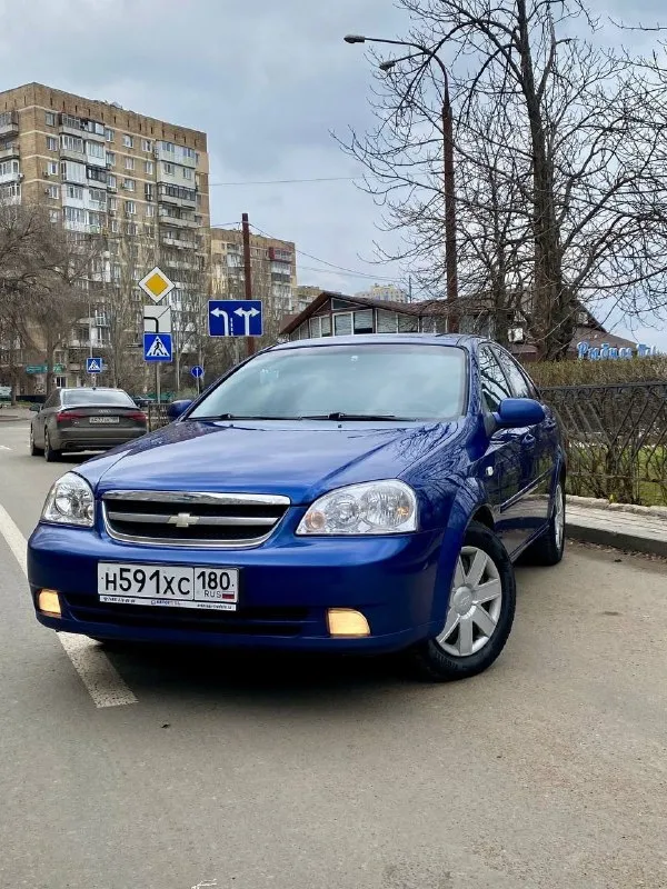 -Продам chevrolet lacetti 2009 года выпуска.
-Двигатель 1.6
-Пробег 170 тыс. Км. Родной, не крученый, не открученный, подтвержден автотекой.
- 2 Владельца , я хозяин, в птс вписан я, продаю я! Автомобиль всю жизнь в одной семье.
-Комплектация:
-4 Электростеклоподьемника
-Abs
-Гур
-Кондиционер(рабочий)
-Электрорегулировка зеркал
-Подогрев зеркал и заднего стекла
-Мультируль
Без дтп, весь в родном окрасе, кроме одной детали( убрали сколы ) цвет шикарный, на солнце выглядит изумительно. Кузов оцинкован, без рыжиков, без гнили и прочей ерунды. Пороги дно, все целое. Мотор, подвеска, кпп, без нареканий, все обслужено и поменяно, из недавнего, комплект грм, тормозные колодки, все жидкости включая масло в кпп. Салон целый, приятный, хорошая музыка. Авто на полном уверенном ходу. Нет никаких течей, стуков, скрипов. Масложора нет. Новая зимняя резина (шипы) за автомобиль не стыдно, уверен во всем, еще на долгое время без вложений
Цена 595 тыс. Торг у капота. Осмотр донецк
+79494755896 - фотография - 1