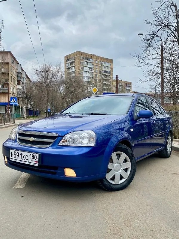 -Продам chevrolet lacetti 2009 года выпуска.
-Двигатель 1.6
-Пробег 170 тыс. Км. Родной, не крученый, не открученный, подтвержден автотекой.
- 2 Владельца , я хозяин, в птс вписан я, продаю я! Автомобиль всю жизнь в одной семье.
-Комплектация:
-4 Электростеклоподьемника
-Abs
-Гур
-Кондиционер(рабочий)
-Электрорегулировка зеркал
-Подогрев зеркал и заднего стекла
-Мультируль
Без дтп, весь в родном окрасе, кроме одной детали( убрали сколы ) цвет шикарный, на солнце выглядит изумительно. Кузов оцинкован, без рыжиков, без гнили и прочей ерунды. Пороги дно, все целое. Мотор, подвеска, кпп, без нареканий, все обслужено и поменяно, из недавнего, комплект грм, тормозные колодки, все жидкости включая масло в кпп. Салон целый, приятный, хорошая музыка. Авто на полном уверенном ходу. Нет никаких течей, стуков, скрипов. Масложора нет. Новая зимняя резина (шипы) за автомобиль не стыдно, уверен во всем, еще на долгое время без вложений
Цена 595 тыс. Торг у капота. Осмотр донецк
+79494755896 - фотография - 2