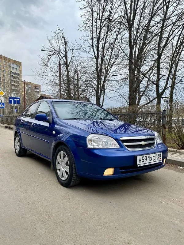 -Продам chevrolet lacetti 2009 года выпуска.
-Двигатель 1.6
-Пробег 170 тыс. Км. Родной, не крученый, не открученный, подтвержден автотекой.
- 2 Владельца , я хозяин, в птс вписан я, продаю я! Автомобиль всю жизнь в одной семье.
-Комплектация:
-4 Электростеклоподьемника
-Abs
-Гур
-Кондиционер(рабочий)
-Электрорегулировка зеркал
-Подогрев зеркал и заднего стекла
-Мультируль
Без дтп, весь в родном окрасе, кроме одной детали( убрали сколы ) цвет шикарный, на солнце выглядит изумительно. Кузов оцинкован, без рыжиков, без гнили и прочей ерунды. Пороги дно, все целое. Мотор, подвеска, кпп, без нареканий, все обслужено и поменяно, из недавнего, комплект грм, тормозные колодки, все жидкости включая масло в кпп. Салон целый, приятный, хорошая музыка. Авто на полном уверенном ходу. Нет никаких течей, стуков, скрипов. Масложора нет. Новая зимняя резина (шипы) за автомобиль не стыдно, уверен во всем, еще на долгое время без вложений
Цена 595 тыс. Торг у капота. Осмотр донецк
+79494755896 - фотография - 3