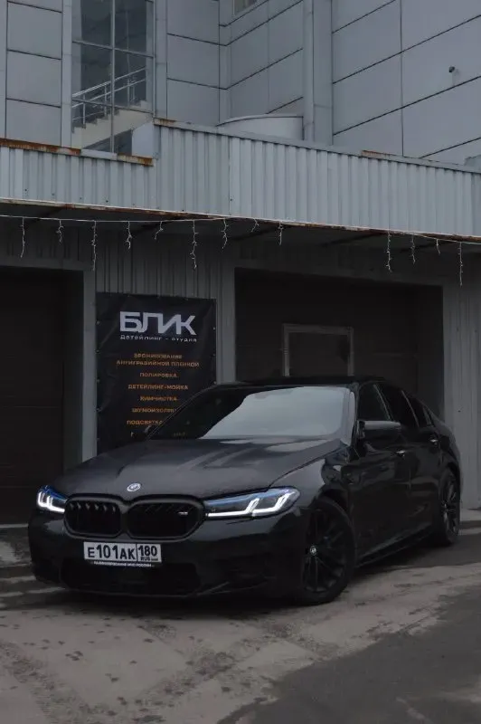Срочная продажа bmw 5 g30 530d xdrive переодета в м5ф90 комплектация м sport pro: m тормоза м подвеска сидения с вентиляцией задние сидения с подогревом черный потолок кожа наппа память сидений парктроники камера заднего вида ассистент парковки 3 ключа один из них смарт, в комплекте 18 оригинальные диски на хорошей зимней резине. по автомобилю были два дтп одно по морде, одно по задней части, оба дтп без изменения геометрии кузова, подушки целые, есть вторичный окрас (передние крылья и капот так как она переодета, и заднее левое крыло частично и край крышки багажника) рассмотрю варианты обмена. в машине работает каждая кнопочка и функция. цена:3.500.000 телефон : +79496177917 📞 звоните: +7(949)6177917 - фотография - 2