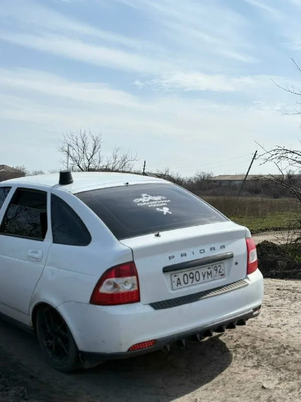 Продам ваз приору 2011 года мотор 1.6 v16 кпп 5 едет очень хорошо r15 диски подцветка салона прошивка, отстрелы коробка не хрустит не выбивает обслуженная есть маленькие нюанс на правой двери выхлоп стингер вся трасса цена 320 торг осмотр г. шахтерск +79494197420 📞 звоните: +7(949)4197420 - фотография - 3