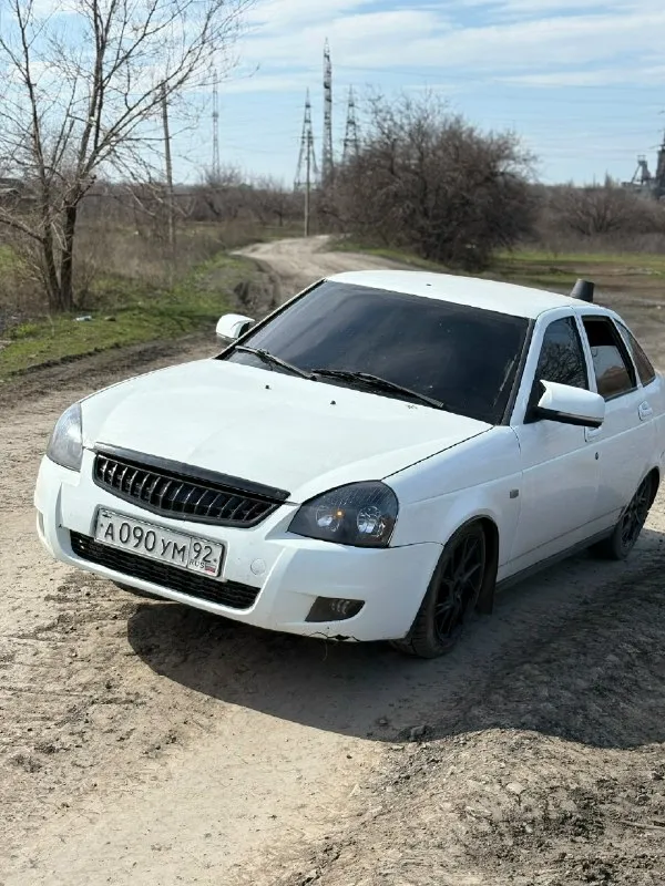 Продам ваз приору 2011 года мотор 1.6 v16 кпп 5 едет очень хорошо r15 диски подцветка салона прошивка, отстрелы коробка не хрустит не выбивает обслуженная есть маленькие нюанс на правой двери выхлоп стингер вся трасса цена 320 торг осмотр г. шахтерск +79494197420 📞 звоните: +7(949)4197420 - фотография - 4