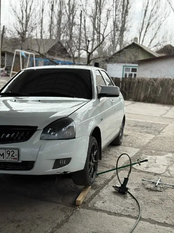 Продам ваз приору 2011 года мотор 1.6 v16 кпп 5 едет очень хорошо r15 диски подцветка салона прошивка, отстрелы коробка не хрустит не выбивает обслуженная есть маленькие нюанс на правой двери выхлоп стингер вся трасса цена 320 торг осмотр г. шахтерск +79494197420 📞 звоните: +7(949)4197420 - фотография - 7