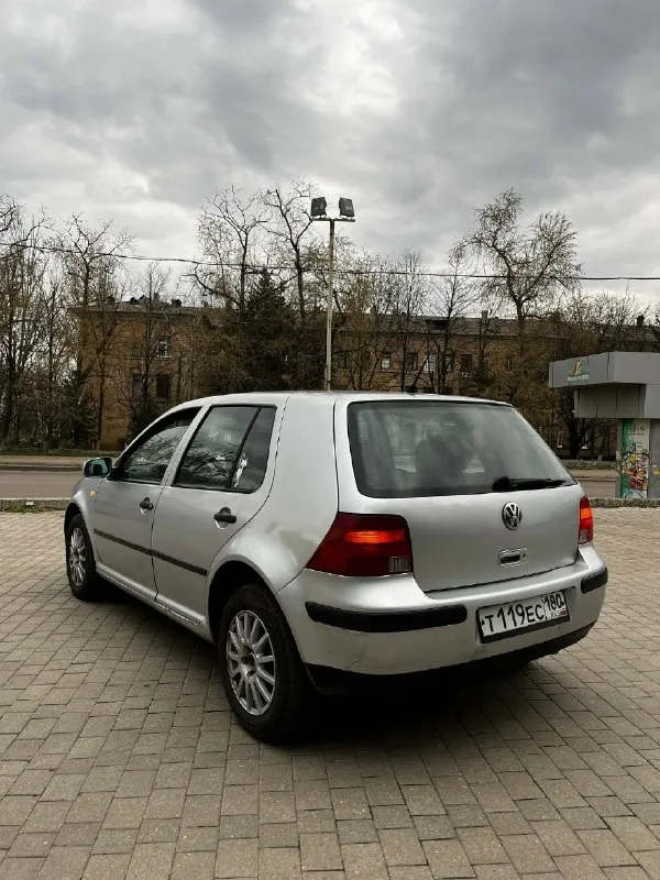 ❗продам volkswagen golf❗ год 2001,мотор 1.6,пробег: 320 000км коробка автомат. мотор после капитального ремонта. ✅цена: 550 000 руб авто в отличном состоянии. мотор в идеале, коробка тоже, ходовая вся мягкая и сбитая (полностью обслужена). авто никаких не требует. резина лето состояние хорошее. комплектация: кондиционер(климат контроль)холодит отлично. усилитель руля, стеклоподъемники,4 подушек безопасности, abs, esp, сигнализация. цена 550 000₽ осмотр г. макеевка +7 (949) 412-05-03 📞 звоните: +7(949)4120503 - фотография - 3