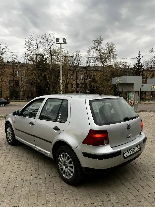 ❗продам volkswagen golf❗ год 2001,мотор 1.6,пробег: 320 000км коробка автомат. мотор после капитального ремонта. ✅цена: 550 000 руб авто в отличном состоянии. мотор в идеале, коробка тоже, ходовая вся мягкая и сбитая (полностью обслужена). авто никаких не требует. резина лето состояние хорошее. комплектация: кондиционер(климат контроль)холодит отлично. усилитель руля, стеклоподъемники,4 подушек безопасности, abs, esp, сигнализация. цена 550 000₽ осмотр г. макеевка +7 (949) 412-05-03 📞 звоните: +7(949)4120503 - фотография - 5