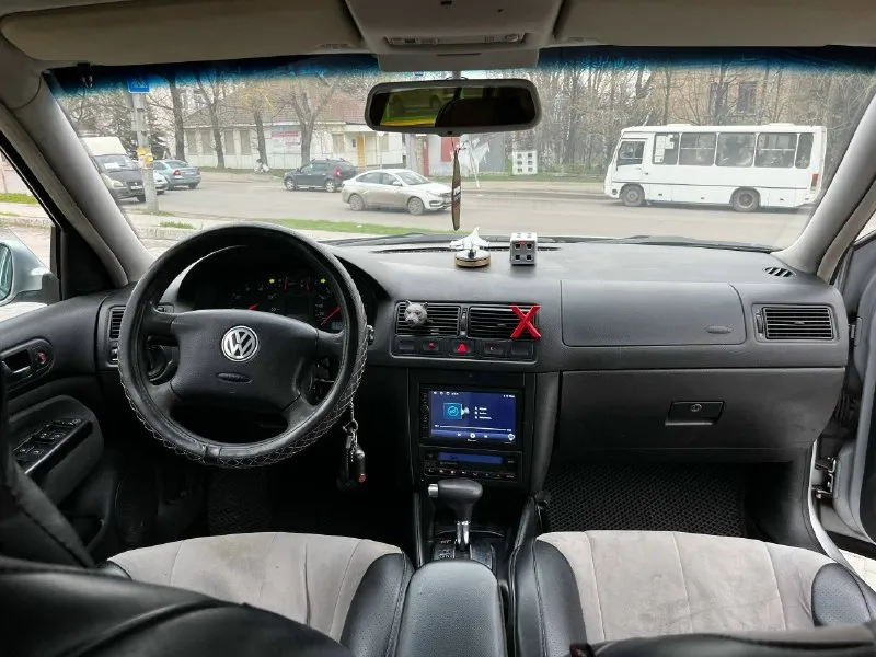 ❗продам volkswagen golf❗ год 2001,мотор 1.6,пробег: 320 000км коробка автомат. мотор после капитального ремонта. ✅цена: 550 000 руб авто в отличном состоянии. мотор в идеале, коробка тоже, ходовая вся мягкая и сбитая (полностью обслужена). авто никаких не требует. резина лето состояние хорошее. комплектация: кондиционер(климат контроль)холодит отлично. усилитель руля, стеклоподъемники,4 подушек безопасности, abs, esp, сигнализация. цена 550 000₽ осмотр г. макеевка +7 (949) 412-05-03 📞 звоните: +7(949)4120503 - фотография - 7