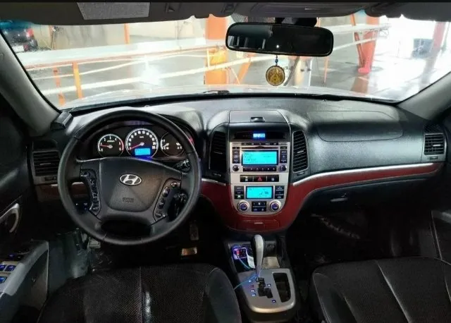 Hyundai santa fe 2008 2.2 турбо дизель, акпп, 4wd мотор без нареканий, работает ровно, масло не расходует акпп классический 5-ступенчатый автомат, без пинков, без нареканий ходовая полностью обслужена, без посторонних звуков. автомобиль обслужен, и находится в отличном техническом состоянии. подключаемый полный привод, двухзонный климат контроль, круиз контроль, мультируль, кожаннный салон, подогрев сидений, электростеклоподъемники 4шт, электрозеркала с подогревом, парктроники, бортовой компьютер, пробег 260тыс. км. цена 1 350 000₽ торг макеевка +7 9493735292 📞 звоните: +7(949)3735292 - фотография - 2