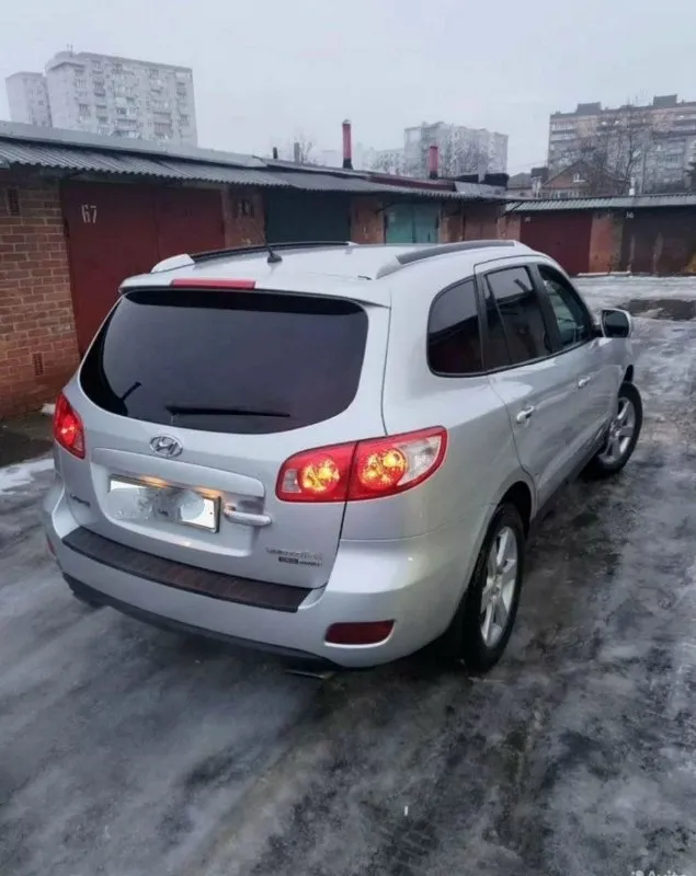 Hyundai santa fe 2008 2.2 турбо дизель, акпп, 4wd мотор без нареканий, работает ровно, масло не расходует акпп классический 5-ступенчатый автомат, без пинков, без нареканий ходовая полностью обслужена, без посторонних звуков. автомобиль обслужен, и находится в отличном техническом состоянии. подключаемый полный привод, двухзонный климат контроль, круиз контроль, мультируль, кожаннный салон, подогрев сидений, электростеклоподъемники 4шт, электрозеркала с подогревом, парктроники, бортовой компьютер, пробег 260тыс. км. цена 1 350 000₽ торг макеевка +7 9493735292 📞 звоните: +7(949)3735292 - фотография - 4