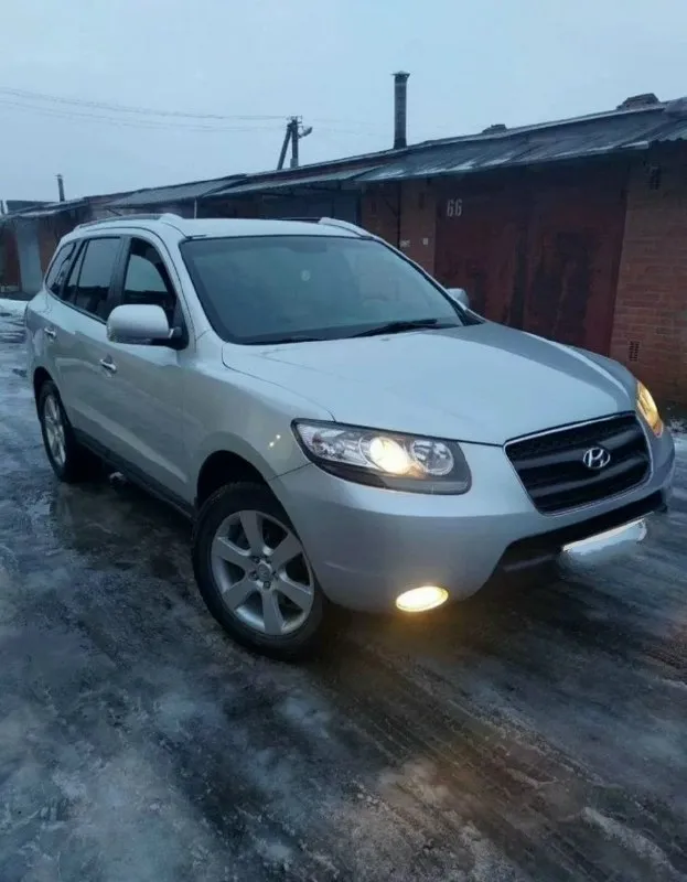 Hyundai santa fe 2008 2.2 турбо дизель, акпп, 4wd мотор без нареканий, работает ровно, масло не расходует акпп классический 5-ступенчатый автомат, без пинков, без нареканий ходовая полностью обслужена, без посторонних звуков. автомобиль обслужен, и находится в отличном техническом состоянии. подключаемый полный привод, двухзонный климат контроль, круиз контроль, мультируль, кожаннный салон, подогрев сидений, электростеклоподъемники 4шт, электрозеркала с подогревом, парктроники, бортовой компьютер, пробег 260тыс. км. цена 1 350 000₽ торг макеевка +7 9493735292 📞 звоните: +7(949)3735292 - фотография - 5