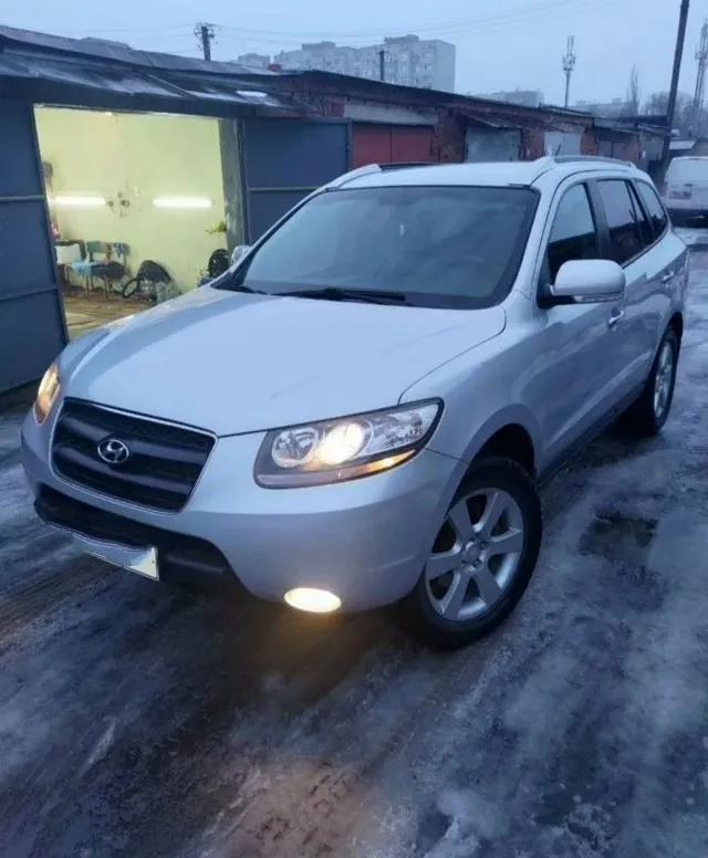 Hyundai santa fe 2008 2.2 турбо дизель, акпп, 4wd мотор без нареканий, работает ровно, масло не расходует акпп классический 5-ступенчатый автомат, без пинков, без нареканий ходовая полностью обслужена, без посторонних звуков. автомобиль обслужен, и находится в отличном техническом состоянии. подключаемый полный привод, двухзонный климат контроль, круиз контроль, мультируль, кожаннный салон, подогрев сидений, электростеклоподъемники 4шт, электрозеркала с подогревом, парктроники, бортовой компьютер, пробег 260тыс. км. цена 1 350 000₽ торг макеевка +7 9493735292 📞 звоните: +7(949)3735292 - фотография - 6
