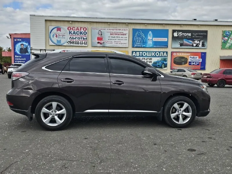 Продаётся lexus rx 350 рестайл. 2015 г. состояние отличное, работает обсолютно все, комплектация самая полная, в машине есть обсолютно все, датчики дождя, света, память сидений, бесключевой доступ и многое другое, все что есть в любом современном авто, бизнес класса. машина моя, не перекупка. пробег 111 тыс миль, состояние салона, идеальное для етого года лексуса. за машиной следили и ставили, лили все самое дорогое и оригинальное. по фото видно, в каком состоянии автомобиль и с наружи и в салоне. цена авто 2.8 миллиона, нормальным людям торг у капота. +79493972428 📞 звоните: +7(949)3972428 - фотография - 3