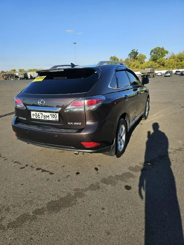Продаётся lexus rx 350 рестайл. 2015 г. состояние отличное, работает обсолютно все, комплектация самая полная, в машине есть обсолютно все, датчики дождя, света, память сидений, бесключевой доступ и многое другое, все что есть в любом современном авто, бизнес класса. машина моя, не перекупка. пробег 111 тыс миль, состояние салона, идеальное для етого года лексуса. за машиной следили и ставили, лили все самое дорогое и оригинальное. по фото видно, в каком состоянии автомобиль и с наружи и в салоне. цена авто 2.8 миллиона, нормальным людям торг у капота. +79493972428 📞 звоните: +7(949)3972428 - фотография - 4