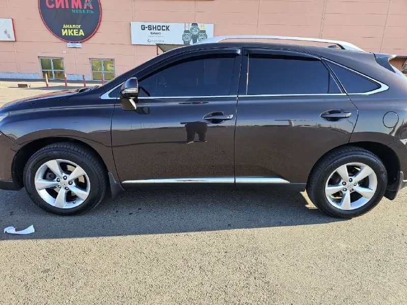 Продаётся lexus rx 350 рестайл. 2015 г. состояние отличное, работает обсолютно все, комплектация самая полная, в машине есть обсолютно все, датчики дождя, света, память сидений, бесключевой доступ и многое другое, все что есть в любом современном авто, бизнес класса. машина моя, не перекупка. пробег 111 тыс миль, состояние салона, идеальное для етого года лексуса. за машиной следили и ставили, лили все самое дорогое и оригинальное. по фото видно, в каком состоянии автомобиль и с наружи и в салоне. цена авто 2.8 миллиона, нормальным людям торг у капота. +79493972428 📞 звоните: +7(949)3972428 - фотография - 6
