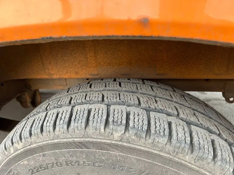 Продам volkswagen lt 2001 года, двигатель 2,5, пробег 370 тысяч. автомобиль в очень достойном состоянии, на бодром ходу, не гнилой, двигатель и коробка в хорошем состоянии, заводится переключает и едет бодро. проведено то, 2 комплекта резины. телефон для связи +79499147426. место осмотра макеевка. цена данного авто 1 050 000. возможен обмен с вашей доплатой. - фотография - 1