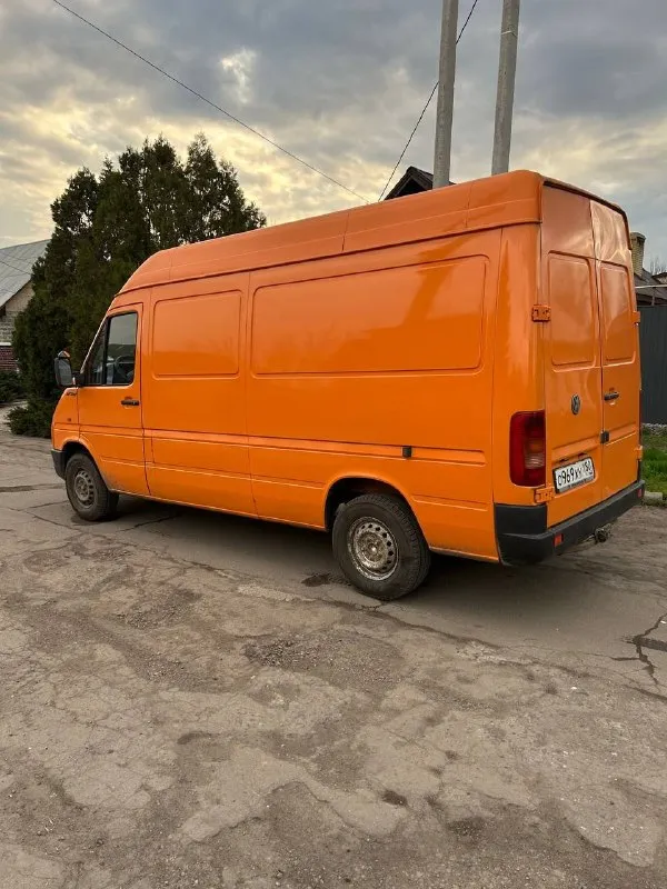 Продам volkswagen lt 2001 года, двигатель 2,5, пробег 370 тысяч. автомобиль в очень достойном состоянии, на бодром ходу, не гнилой, двигатель и коробка в хорошем состоянии, заводится переключает и едет бодро. проведено то, 2 комплекта резины. телефон для связи +79499147426. место осмотра макеевка. цена данного авто 1 050 000. возможен обмен с вашей доплатой. - фотография - 10