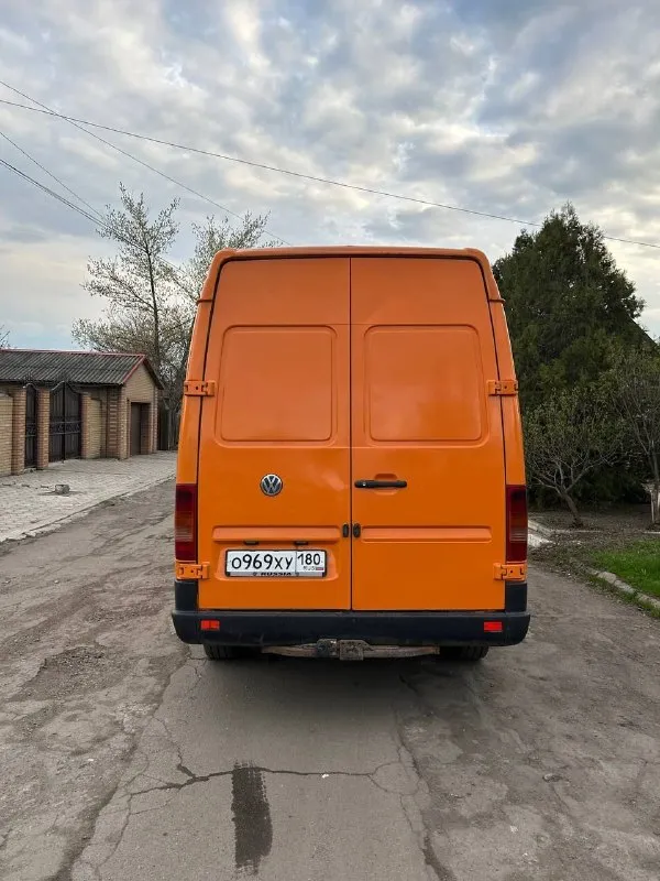 Продам volkswagen lt 2001 года, двигатель 2,5, пробег 370 тысяч. автомобиль в очень достойном состоянии, на бодром ходу, не гнилой, двигатель и коробка в хорошем состоянии, заводится переключает и едет бодро. проведено то, 2 комплекта резины. телефон для связи +79499147426. место осмотра макеевка. цена данного авто 1 050 000. возможен обмен с вашей доплатой. - фотография - 2