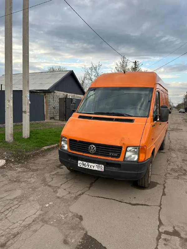 Продам volkswagen lt 2001 года, двигатель 2,5, пробег 370 тысяч. автомобиль в очень достойном состоянии, на бодром ходу, не гнилой, двигатель и коробка в хорошем состоянии, заводится переключает и едет бодро. проведено то, 2 комплекта резины. телефон для связи +79499147426. место осмотра макеевка. цена данного авто 1 050 000. возможен обмен с вашей доплатой. - фотография - 3
