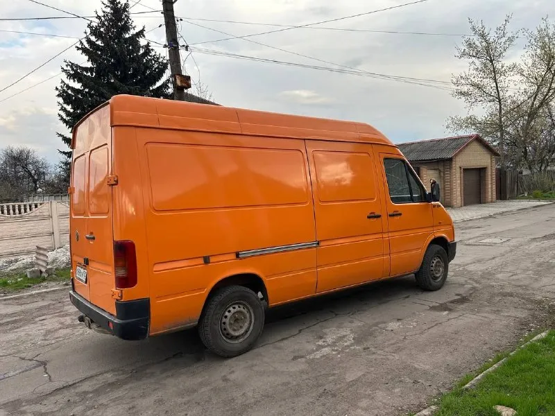 Продам volkswagen lt 2001 года, двигатель 2,5, пробег 370 тысяч. автомобиль в очень достойном состоянии, на бодром ходу, не гнилой, двигатель и коробка в хорошем состоянии, заводится переключает и едет бодро. проведено то, 2 комплекта резины. телефон для связи +79499147426. место осмотра макеевка. цена данного авто 1 050 000. возможен обмен с вашей доплатой. - фотография - 9