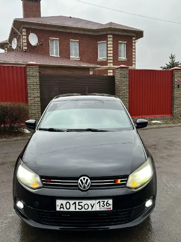 Volkswagen polo 2013 год выпуска коробка автомат aisin двигатель 1.6 комплектация; кондиционер 4 стеклоподъемника подогревы сидений подушки безопасности магнитола teyes 9 дюймов камера заднего вида led противотуманные фары led лампы в фарах вспышки фсо 2 пары установлен хороший выхлоп прошита под евро 2 едет очень достойно вложений не требует масло не расходует коробка не пинает не затягивает расходники поменяны новые шипованные шины цена 750.000 тысяч рублей торг обоснованный 89996953842 +79495582292 телеграмм также на этом номере ! 📞 звоните: +7(949)5582292 - фотография - 1