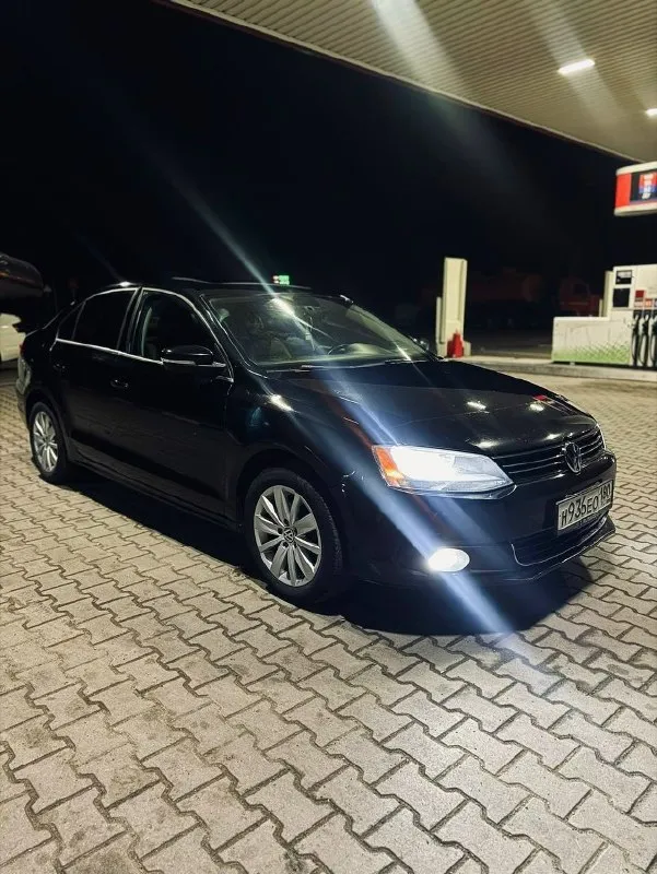 Продам volkswagen jetta 1.8 at, 2014, донецк, кировский район цена,1.100.000 количество дверей: 4 поколение: vi до рестайлинг (2014-2019) тип двигателя: бензин привод: передний мощность, л. с. : 170 модификация: 1.8 tsi at (170 л. с. ) комплектация: кожаный салон, перед подогревы сидений, кондиционер, регулировка зеркал, подогрев зеркал. люк, круиз контроль, , мультимедиа:мультируль не плохая музыка летняя резина и зимняя. руль: левый цвет: чёрный тип автомобиля:с пробегом 122 т. км обслужена :есть чеки телефон для связи: +7(949)429-38-14 📞 звоните: +7(949)4293814 - фотография - 5