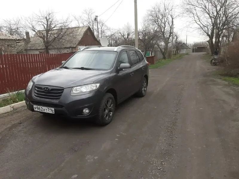 Продам hyundai сантафе 2010 года обьем 2.4 пробег 240 тысяч кузов в родном окрасе двигатель в идеальном состояние коробка автомат без нареканий ходовую часть полностью перебрал 2 комплекта колес цена 1 млн 300 осмотр г. торез +7 (949) 434-65-74 📞 звоните: +7(949)4346574 - фотография - 2